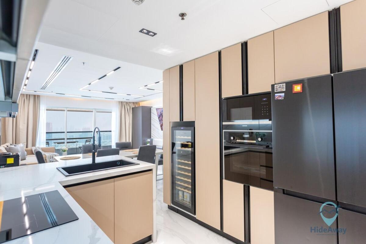 Bright Modern 1br Heart Of Jlt Skyline Views Dubai