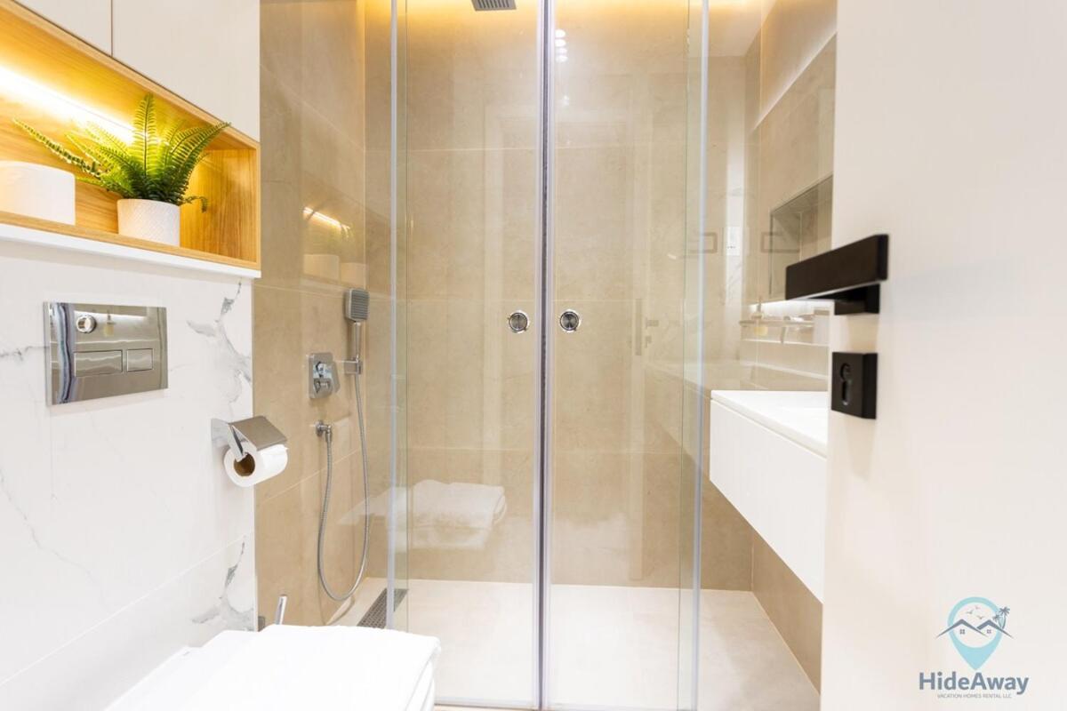 Apartment Bright Modern 1br Heart Of Jlt Skyline Views Dubai